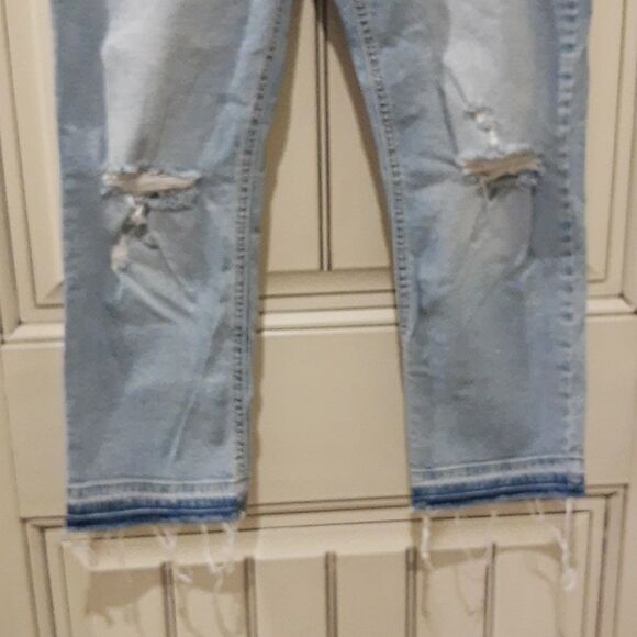 Old Navy Crop Straight Leg Jeans distressed Size 8 Regular Mid Rise - Picture 3 of 5